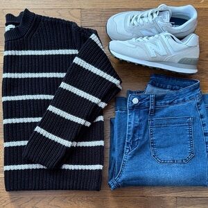 🦅 American Eagle black/cream striped sweater. Size S.